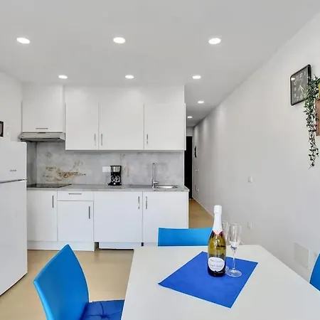 Studio In Torres Del Sol Griffin Near The Beach Apartment