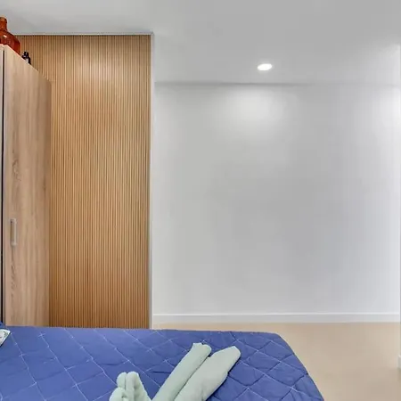 Studio In Torres Del Sol Griffin Near The Beach Apartment *